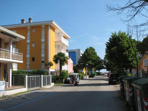 Property building, Facade/entrance, Neighbourhood