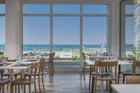 Restaurant/places to eat, Natural landscape, Sea view, Breakfast, Lunch, Dinner