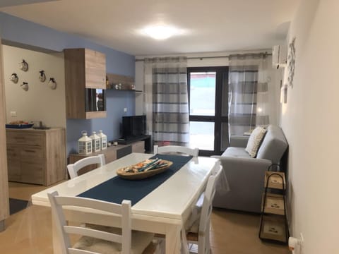 Other, Photo of the whole room, Dining area