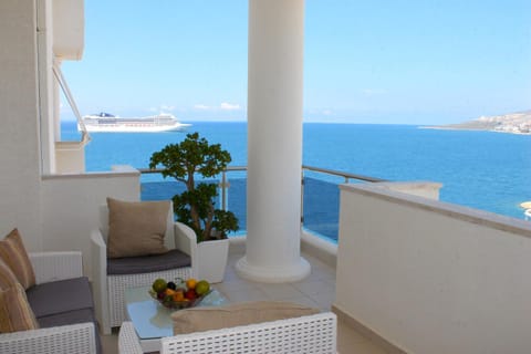 Balcony/Terrace, City view, Landmark view, Sea view