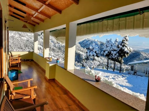 Balcony/Terrace, Mountain view