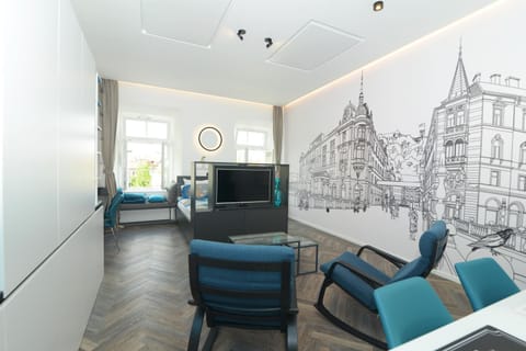 Day, Coffee/tea facilities, Living room, Photo of the whole room, Decorative detail, Seating area, Bedroom, Buffet breakfast, Alcoholic drinks, Non alcoholic drinks, group of guests