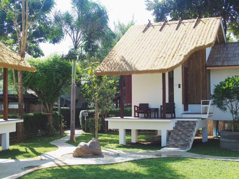 Property building, Patio, Day, Natural landscape, Garden