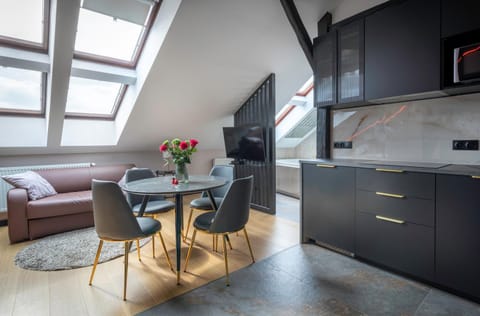 TV and multimedia, Kitchen or kitchenette, Dining area