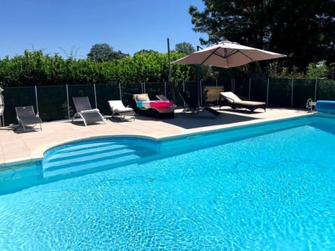 Swimming pool, sunbed
