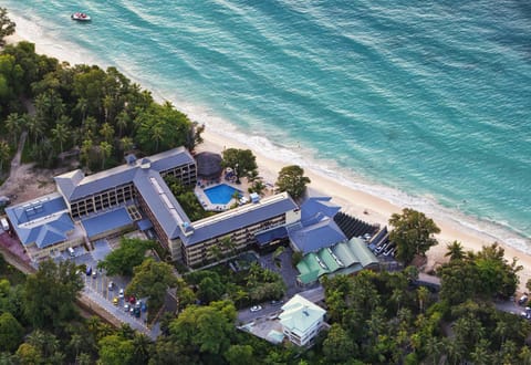 Facade/entrance, Day, Neighbourhood, Natural landscape, Bird's eye view, Garden, Beach, Beach, On site, Swimming pool, Swimming pool