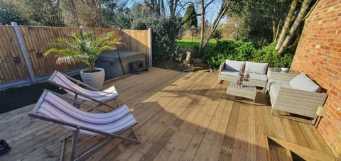 Day, Garden, Seating area, Evening entertainment, Garden view, sunbed