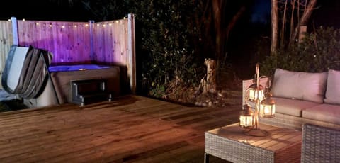 Natural landscape, Hot Tub, Seating area