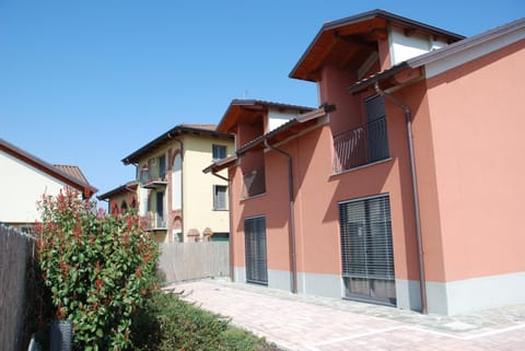 Facade/entrance, View (from property/room)