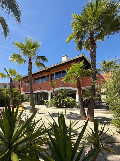 Property building, Lobby or reception