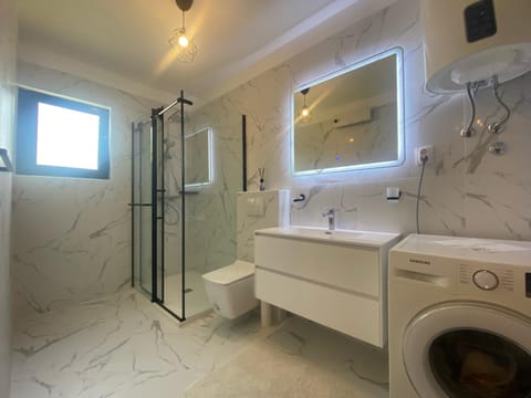 Shower, Bathroom, towels, washing machine