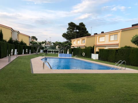 Activities, Garden, Swimming pool
