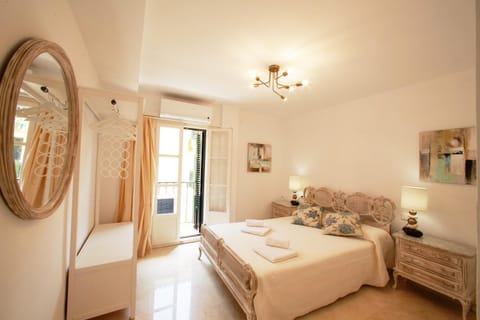 Other, Photo of the whole room, Decorative detail, Bedroom