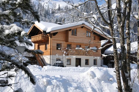 Facade/entrance, Winter