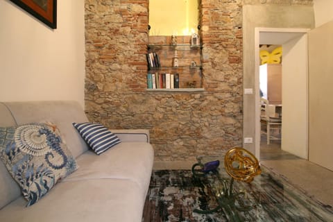 Library, Living room, Seating area