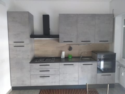 Kitchen or kitchenette, pet friendly, stove