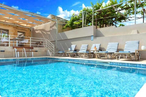 Property building, Patio, Day, Pool view, Swimming pool, sunbed