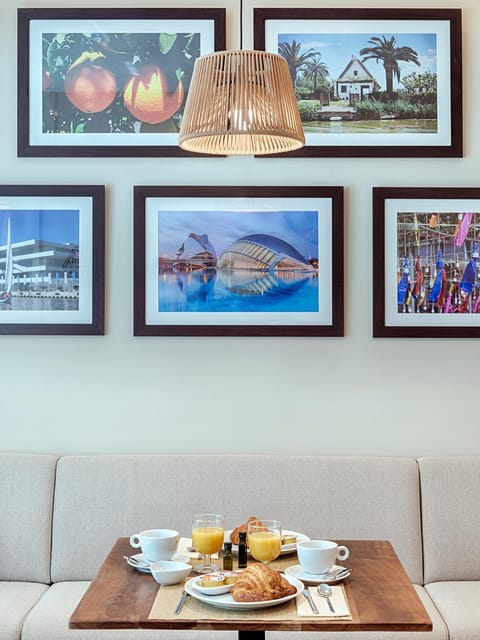 Lounge or bar, Continental breakfast