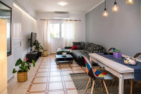 TV and multimedia, Seating area, Dining area