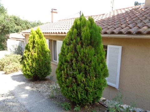 Maison Charrasse House in Flassan