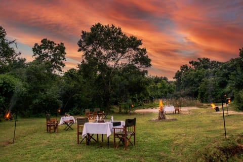 Restaurant/places to eat, Natural landscape, View (from property/room), Garden view, Lake view