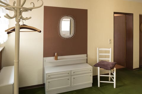 Photo of the whole room, Area and facilities