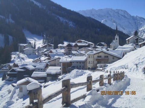 Charlys Ferienwohnung Apartment in Canton of Grisons