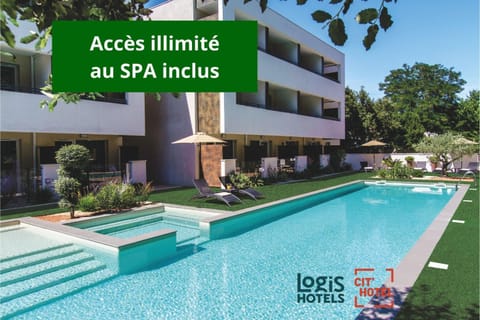 Property building, Hot Tub, Swimming pool
