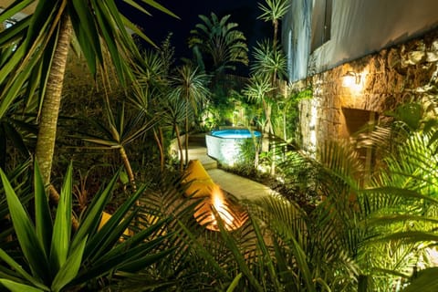 Garden, Hot Tub