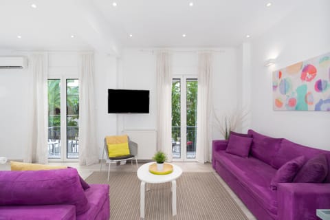 TV and multimedia, Living room, Seating area, air conditioner