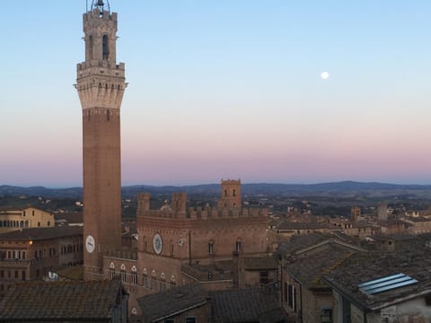 Property building, Decorative detail, City view, Landmark view, Sunset
