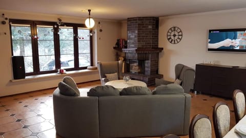 Communal lounge/ TV room, TV and multimedia, Living room, Seating area, Evening entertainment