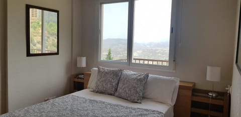 Bedroom, Mountain view