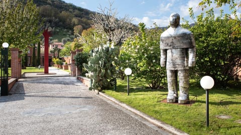 Facade/entrance, Property logo or sign, Garden, Decorative detail