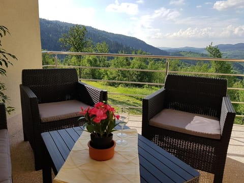 Balcony/Terrace, Mountain view