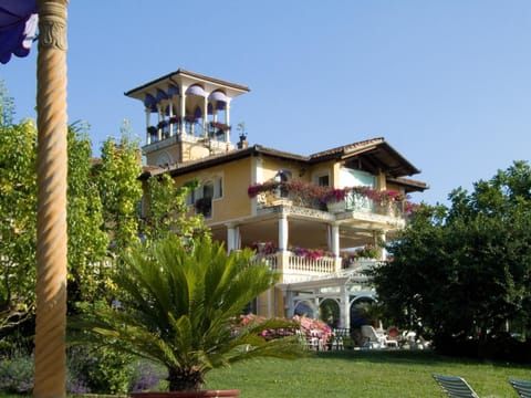 Property building, Day, Garden