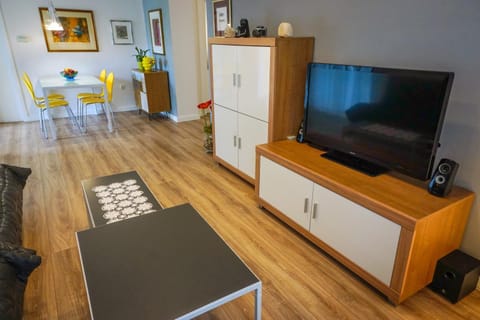 TV and multimedia, Kitchen or kitchenette, Dining area