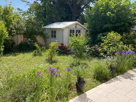 Le jardin d'Anatole Apartment in Bourges