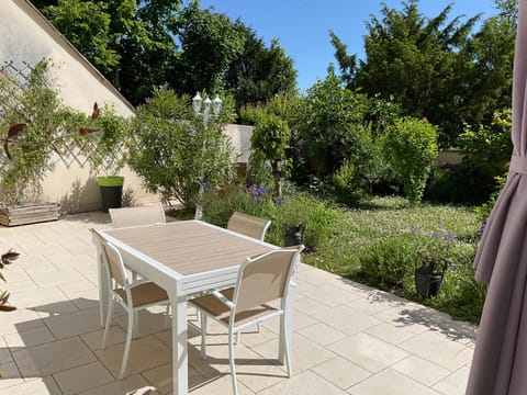 Le jardin d'Anatole Apartment in Bourges