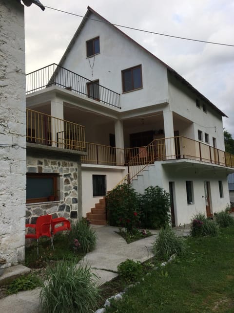 Bujtina Kometa Bed and Breakfast in Montenegro
