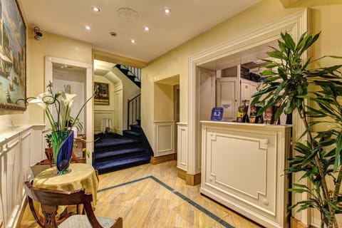 Property building, Facade/entrance, Lobby or reception, Food and drinks, Business facilities