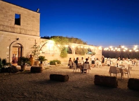 Property building, Restaurant/places to eat