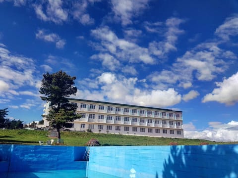 Property building, Day, Pool view, Swimming pool