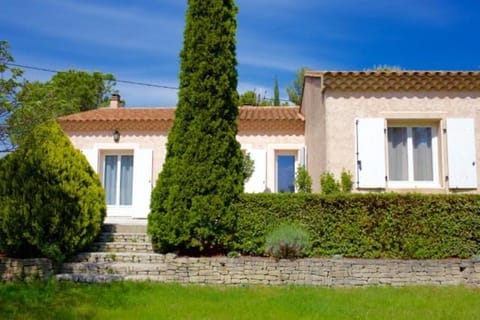 Les murmures du Temps Villa 3 Chambres avec Piscine Villa in Carpentras