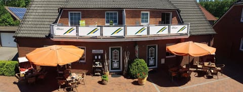 Patio, Facade/entrance