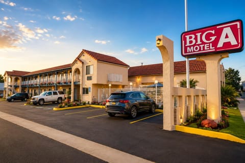 Property building, Day, Property logo or sign, Logo/Certificate/Sign, Street view, Location, Parking