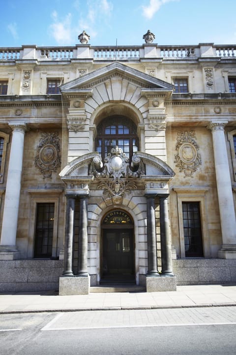 Property building, Facade/entrance