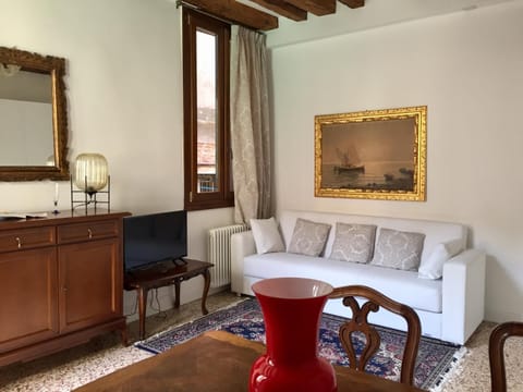 Bed, Living room