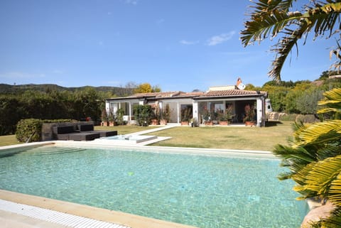Property building, Garden, Garden view, Pool view, Swimming pool, sunbed