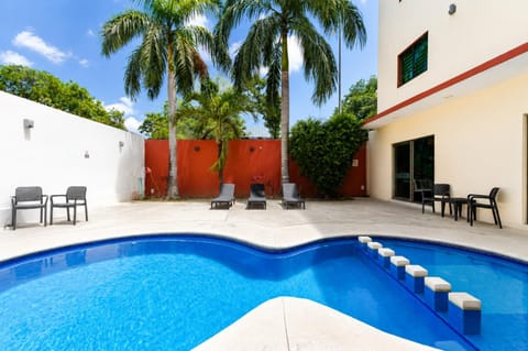 Swimming pool, sunbed